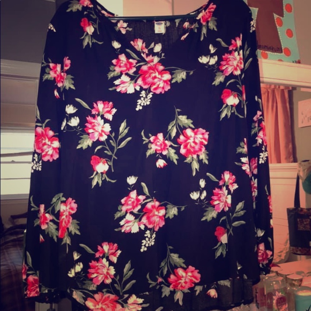 Oldnavy Blouse WORN TWICE. Basically brand new.